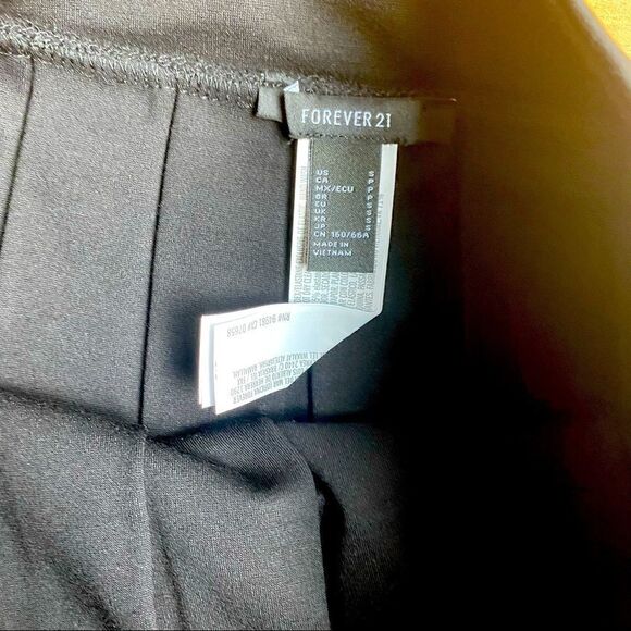 Forever 21 Short Black Skirt Pleated NWT Sz Medium - Picture 4 of 6